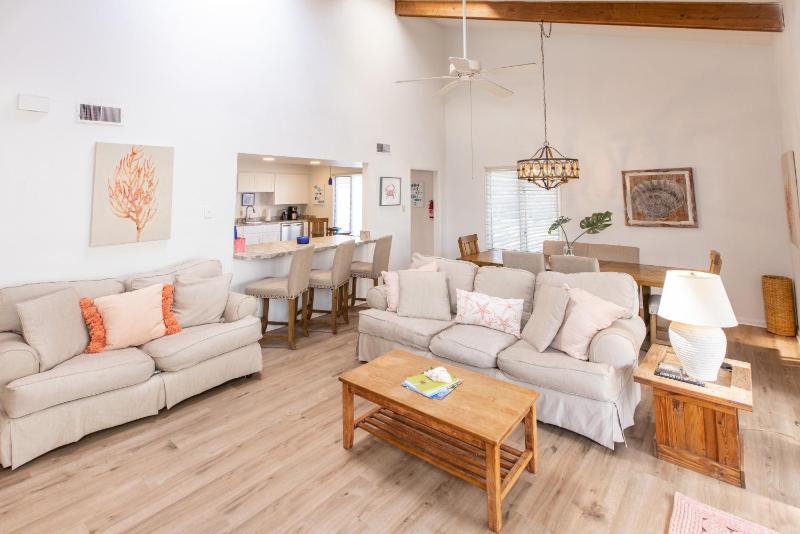 Coral Beach House - North End VB - image 13