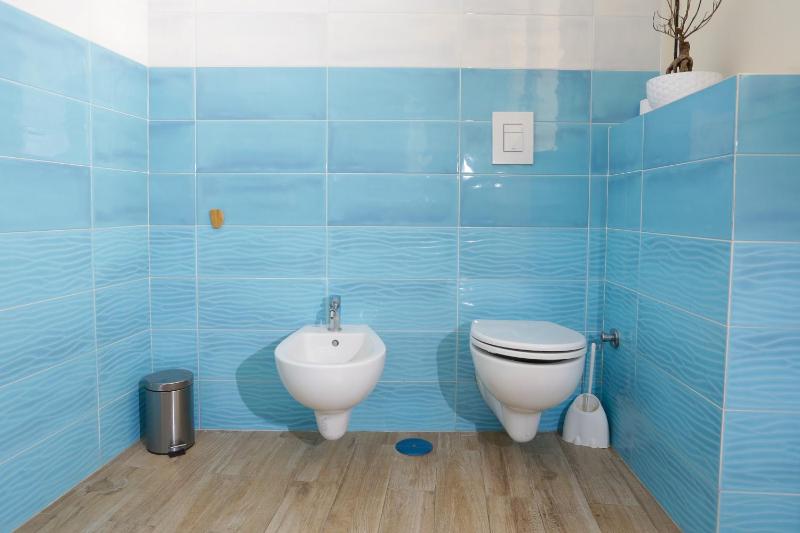 Single Room with Private External Bathroom image 3