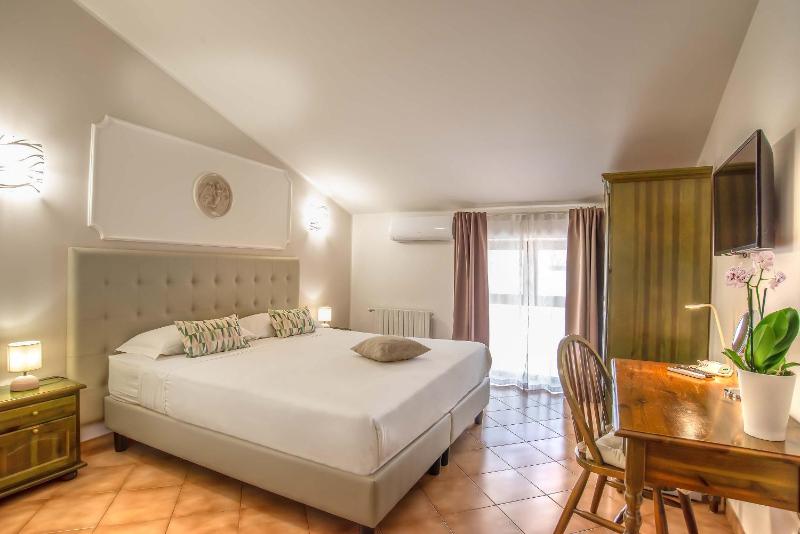 Double Room image 1