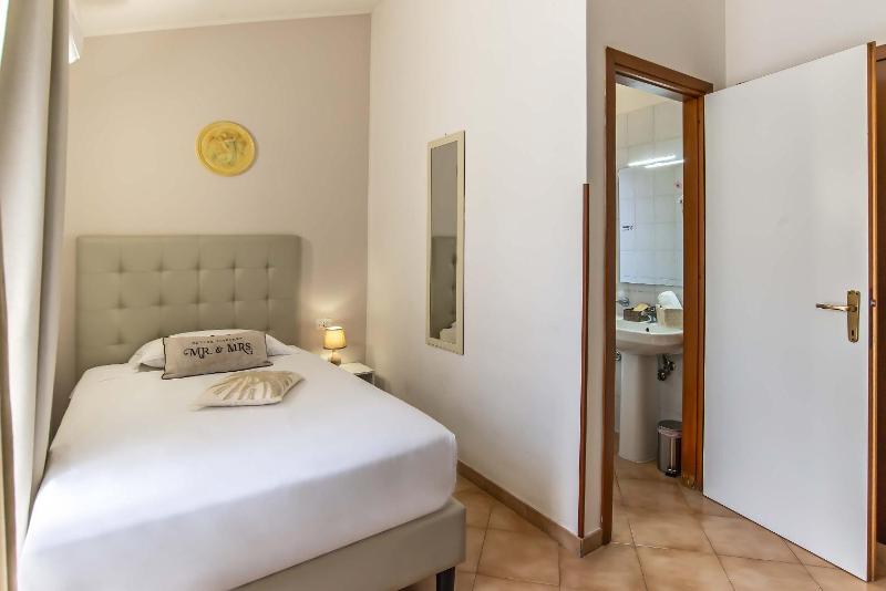 Single Room with Terrace image 4