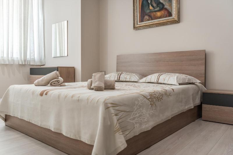Luxury Block District Apartment - image 9