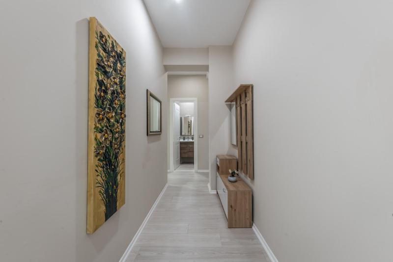 Luxury Block District Apartment - image 7