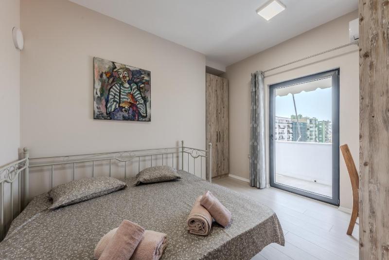 Luxury Block District Apartment - image 5
