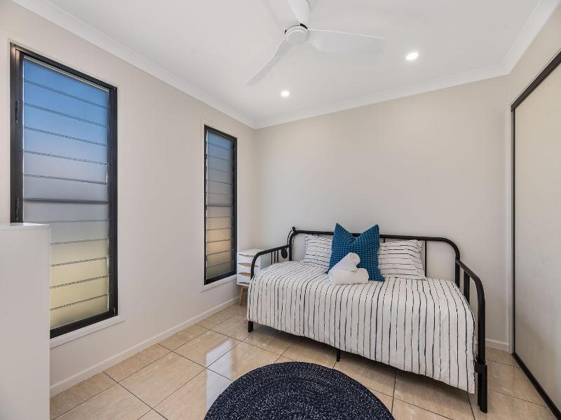22 Seaview Terrace Moffat Beach - image 14