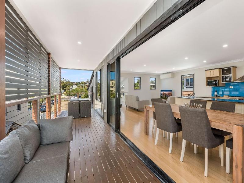 22 Seaview Terrace Moffat Beach - image 11