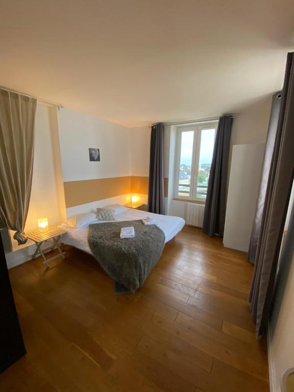 One-Bedroom Apartment with Balcony and Sea View image 1