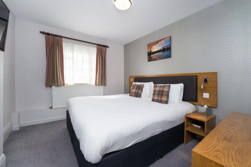 Double Room image 3
