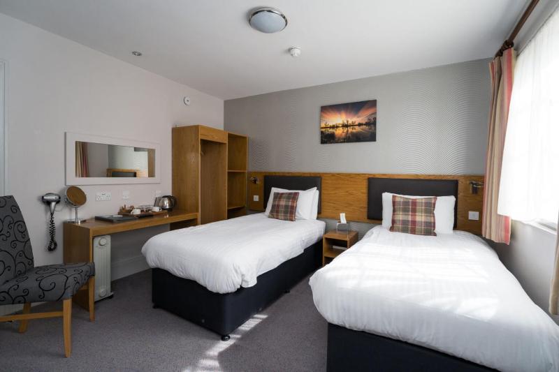 Twin Room image 1