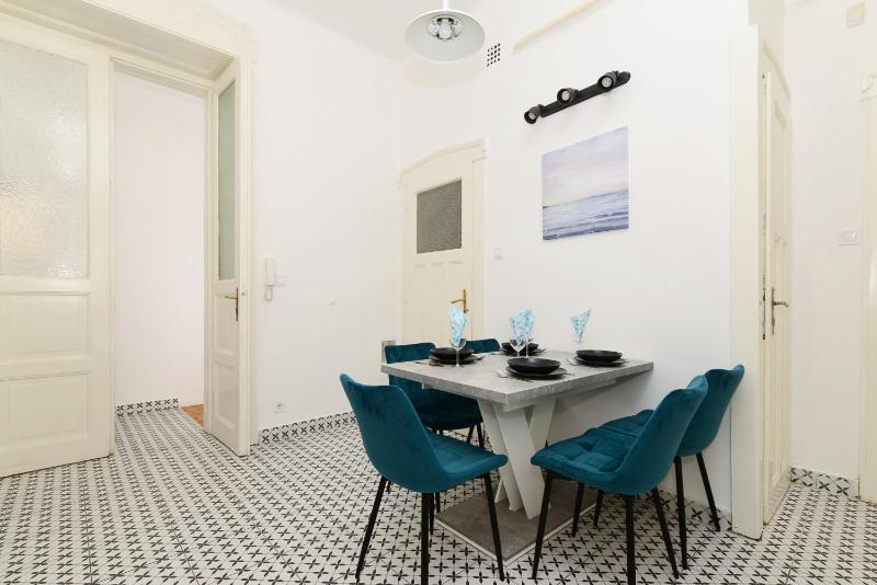 Akacfa 7 City Center Beautiful Apartment - image 11