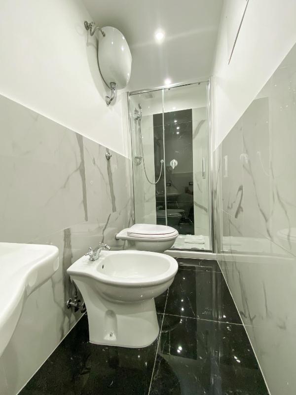 Small Double or Twin Room image 3