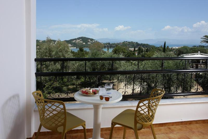 Superior Triple Room with Sea View image 1