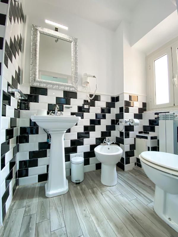 Superior Double Room image 3