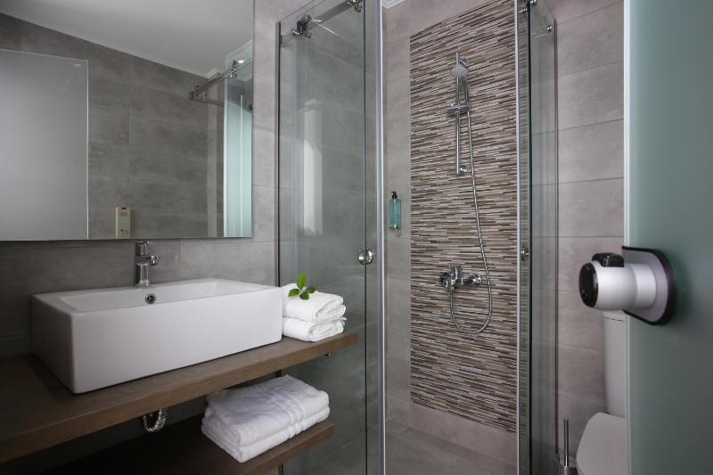 Superior Double or Twin Room with Garden View image 4