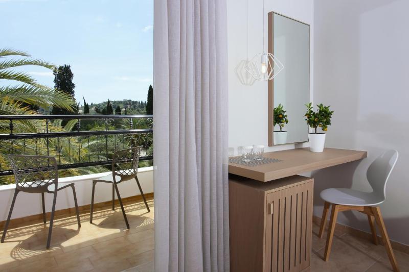 Superior Triple Room image 2