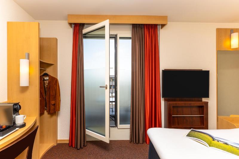 Panorama Double Room with Balcony image 3