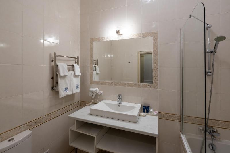Apartment with Balcony image 4