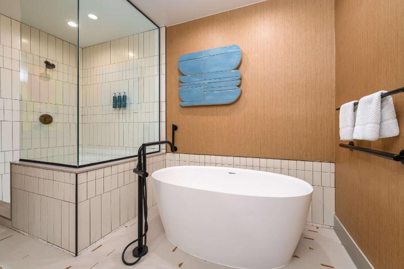 GASLAMP QUARTER LOFT SUITE - 1 KING image 3