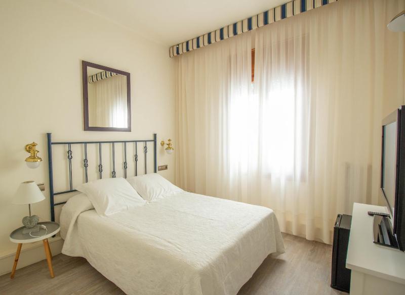 Interior Double or Twin Room image 2