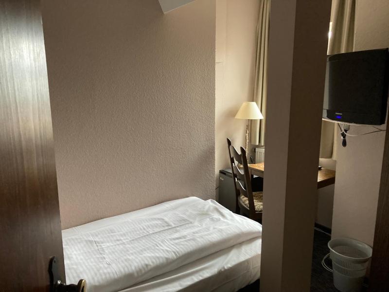 Twin Room image 2