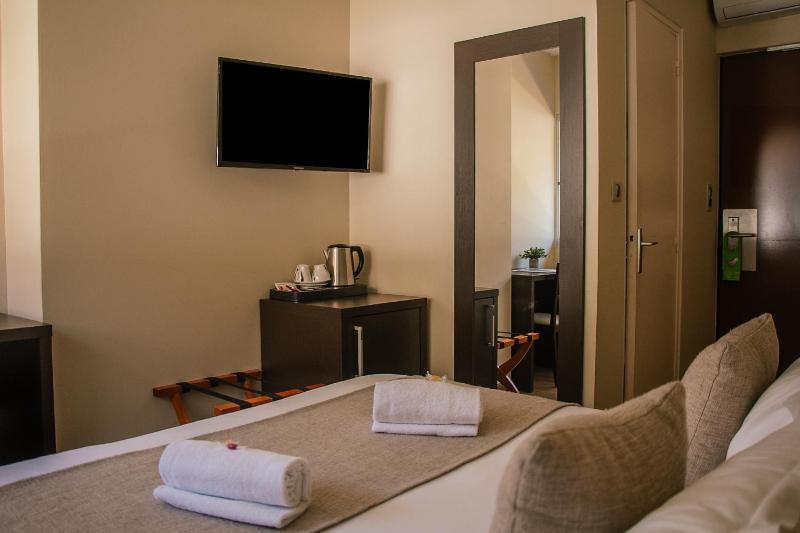 Small Standard Double Room - Mountain Side (13m²) image 2
