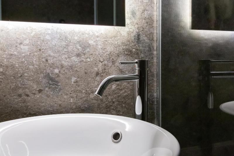 Superior King Room image 2