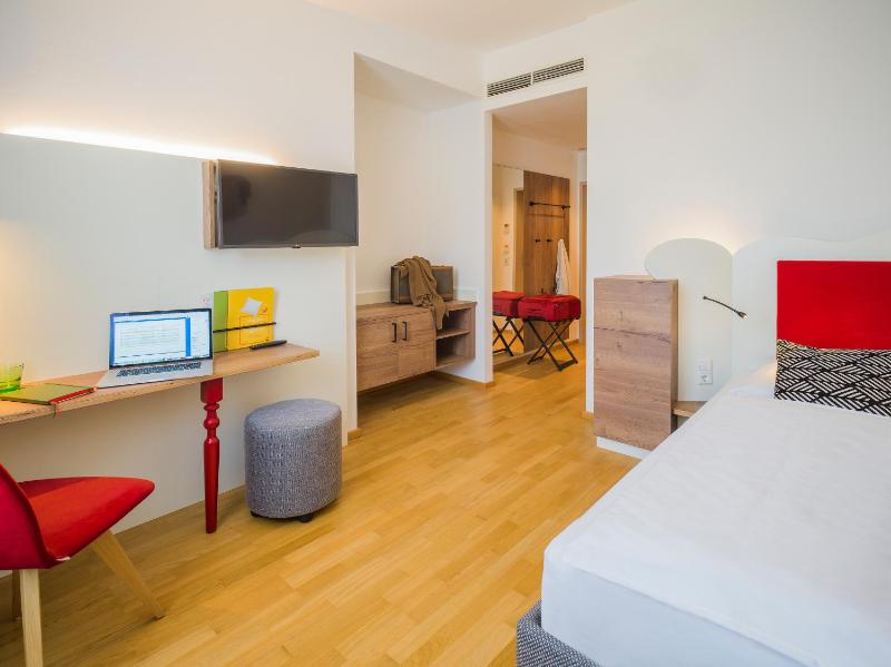 Single Room image 3