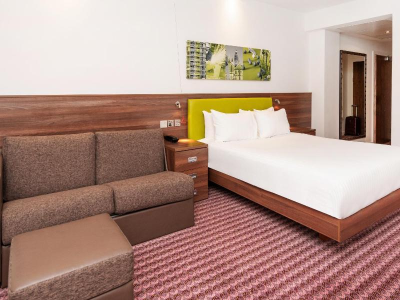 Queen Room with Sofa Bed - Disability Access image 1