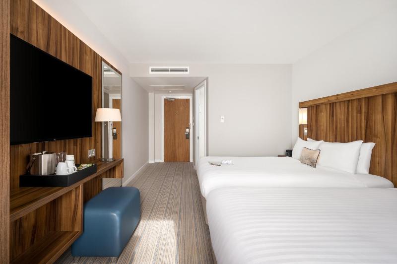 Family Room with Two Double Beds image 4