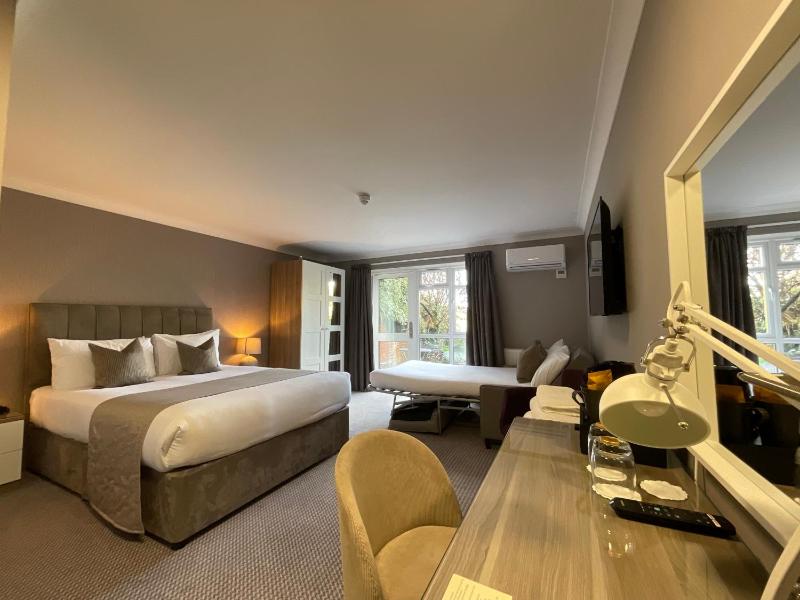 Superior Family Room with Sofa Bed image 4