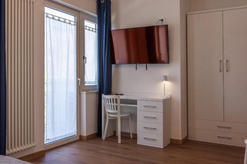 Deluxe Double Room with Balcony and Lake View image 4