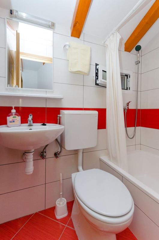 Three-Bedroom Holiday Home  image 3