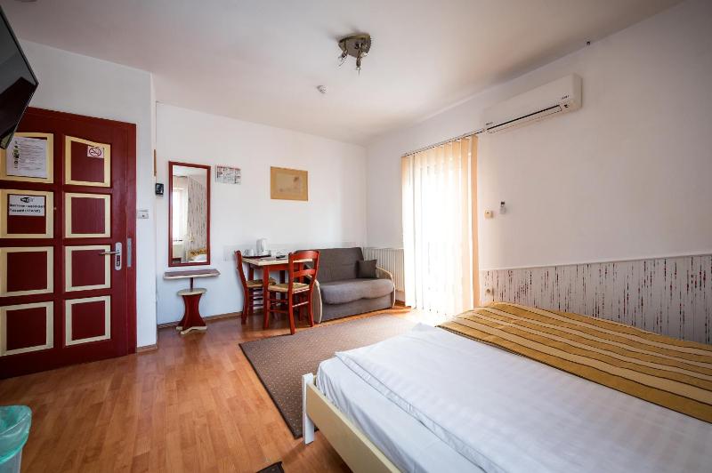 Triple Room image 3