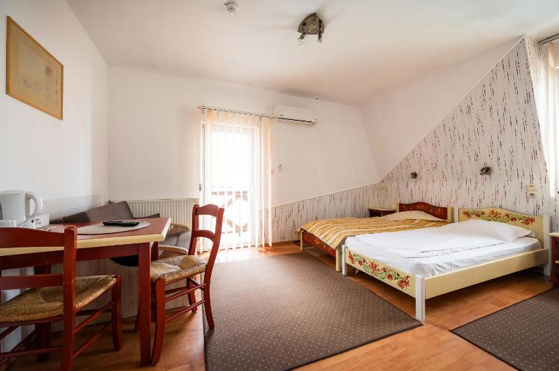 Triple Room image 1