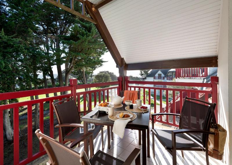 Large One-Bedroom Apartment with Balcony (4 People)	 image 3