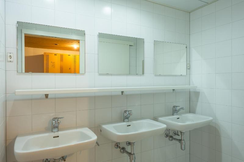 Single Room with Shared Bathroom image 4