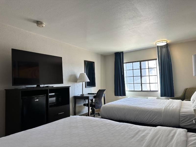 Queen Room with Two Queen Beds and Pool View - Non-Smoking image 2