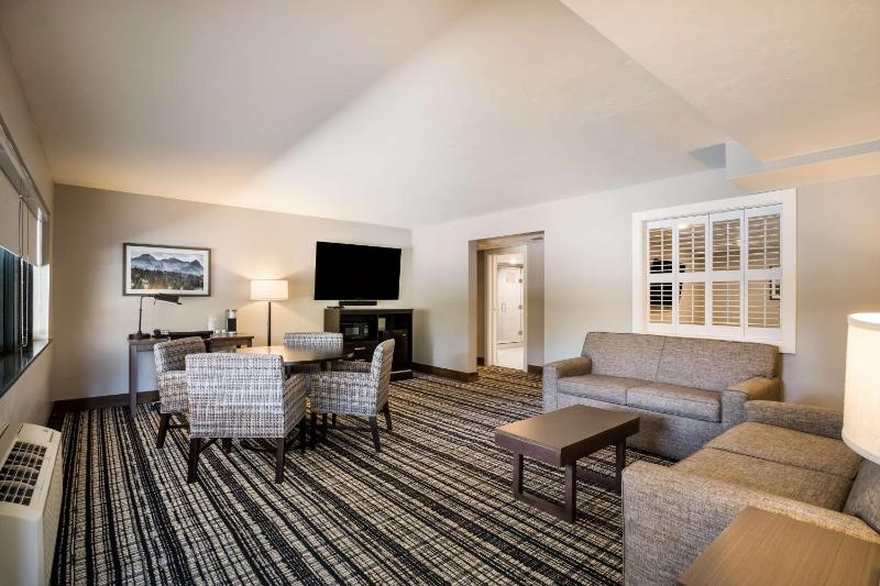 King Suite with Sofa Bed image 2