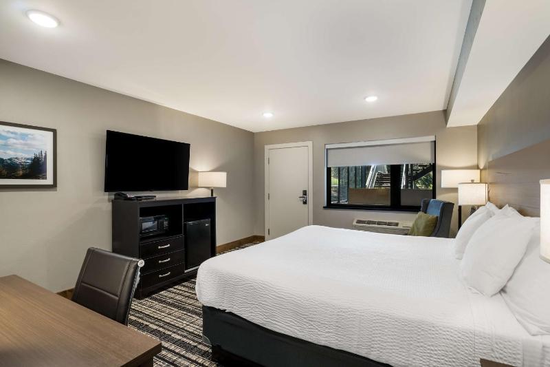 Junior Suite with King Bed - Non-Smoking image 1
