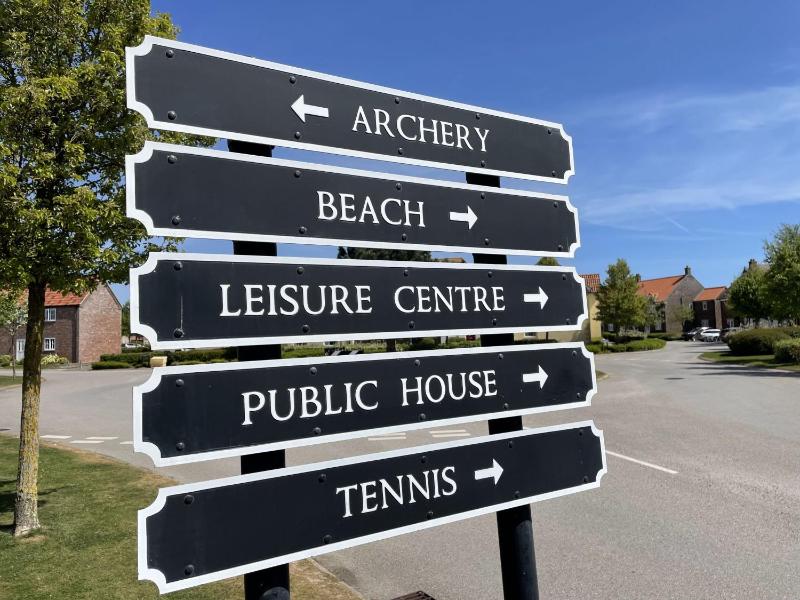 Willow Cottage - Part of the The Bay Filey Holiday Village with pool gym and direct beach access pub restaurant tennis and meadows walks - image 7