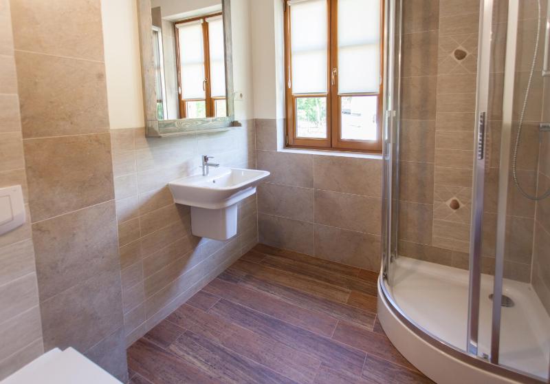 Twin Room image 4