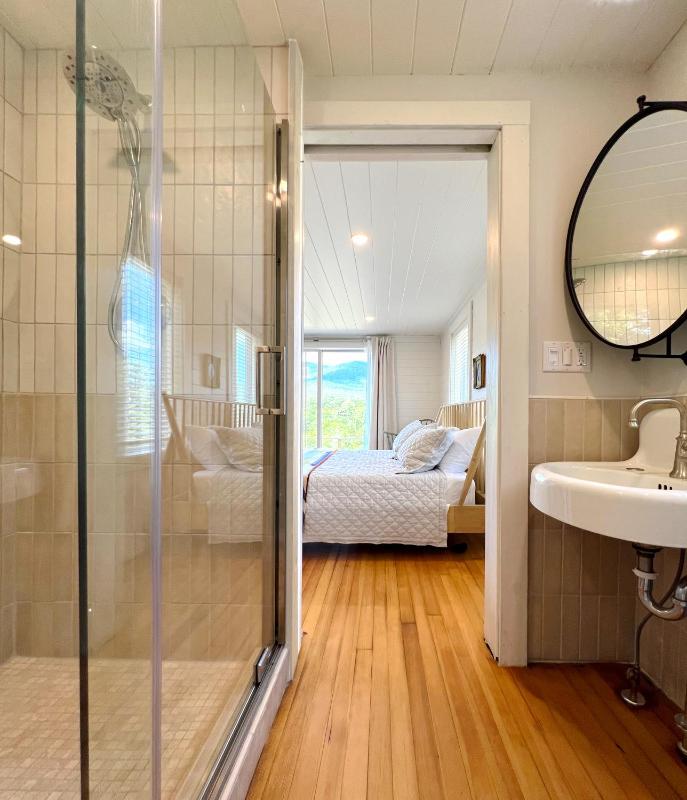 Five-Bedroom House image 4