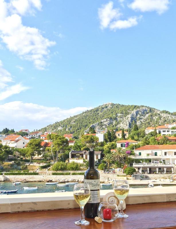 One-Bedroom Apartment with Balcony and Sea View image 2