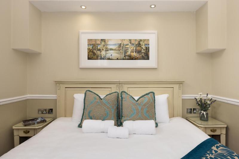 Superior Double Room image 3