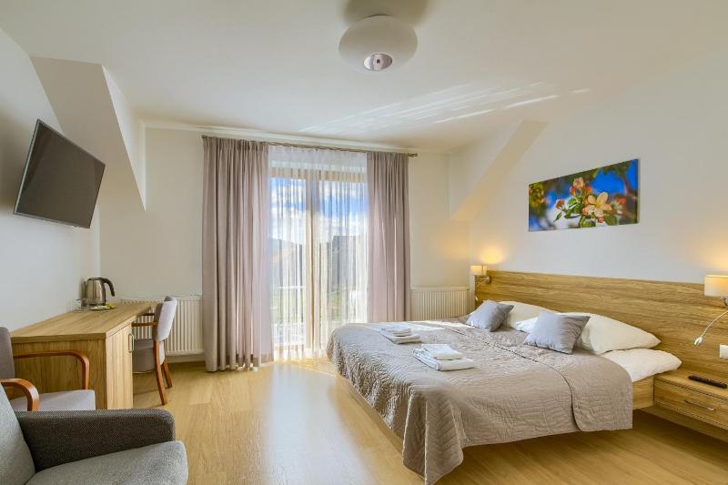 Double Room image 3
