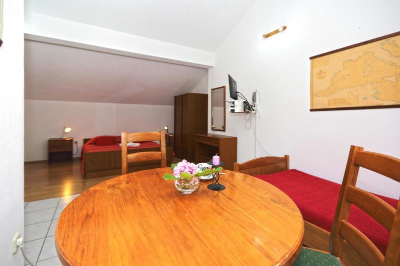 Studio with Garden view and Terrace image 4