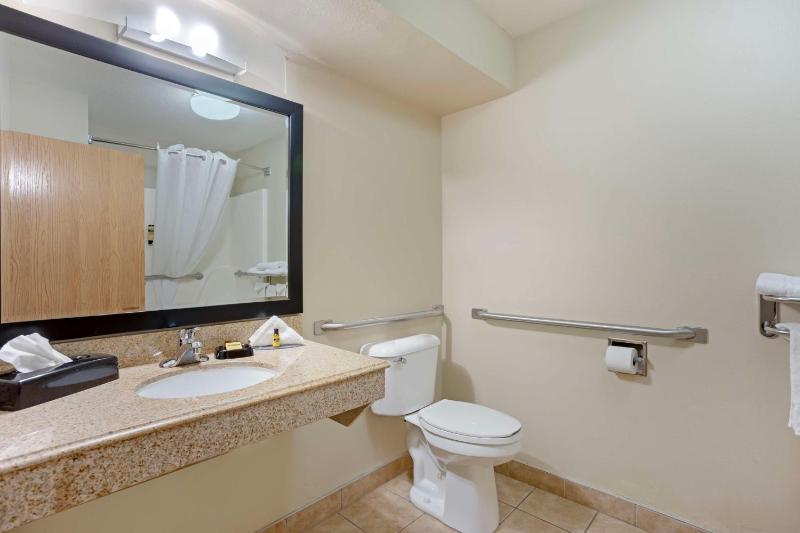 King Room with Bathtub - Disability Access/Non-Smoking image 1
