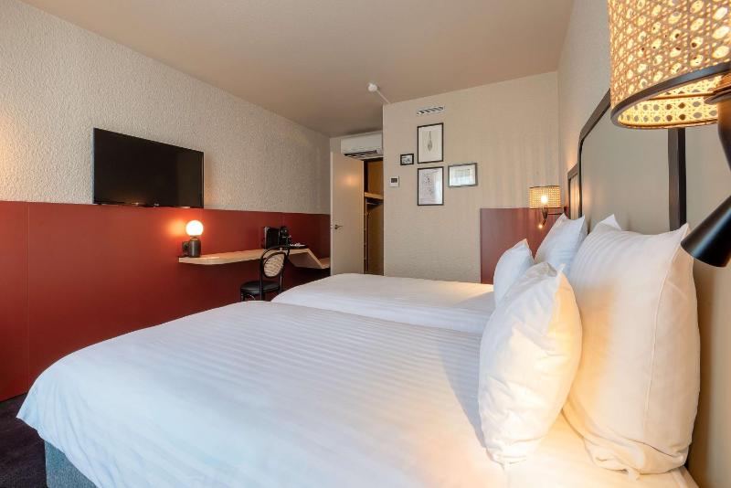Superior Twin Room with Two Single Beds - Non-Smoking image 1