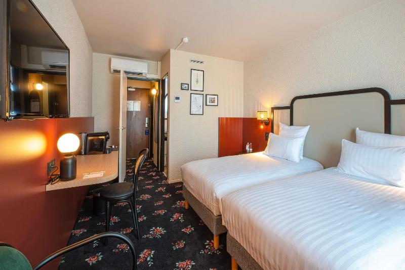 Superior Twin Room with Two Single Beds - Non-Smoking image 4