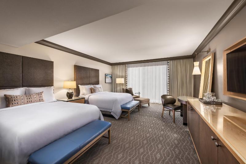 Deluxe, Guest room, 2 Queen, City view image 1