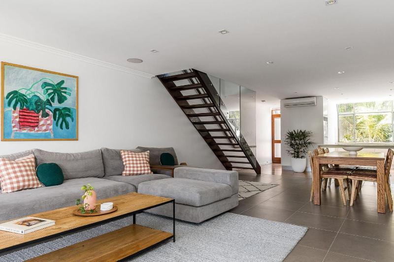 1 James Cook Apartments - Opposite Clarkes Beach - image 3